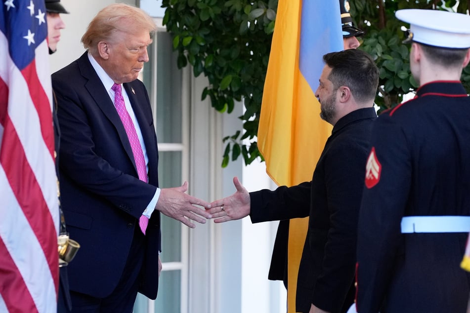 US-Präsident Donald Trump (79, l.) und der ukrainische Präsident Wolodymyr Selenskyj (47) trafen vor dem Weißen Haus aufeinander.