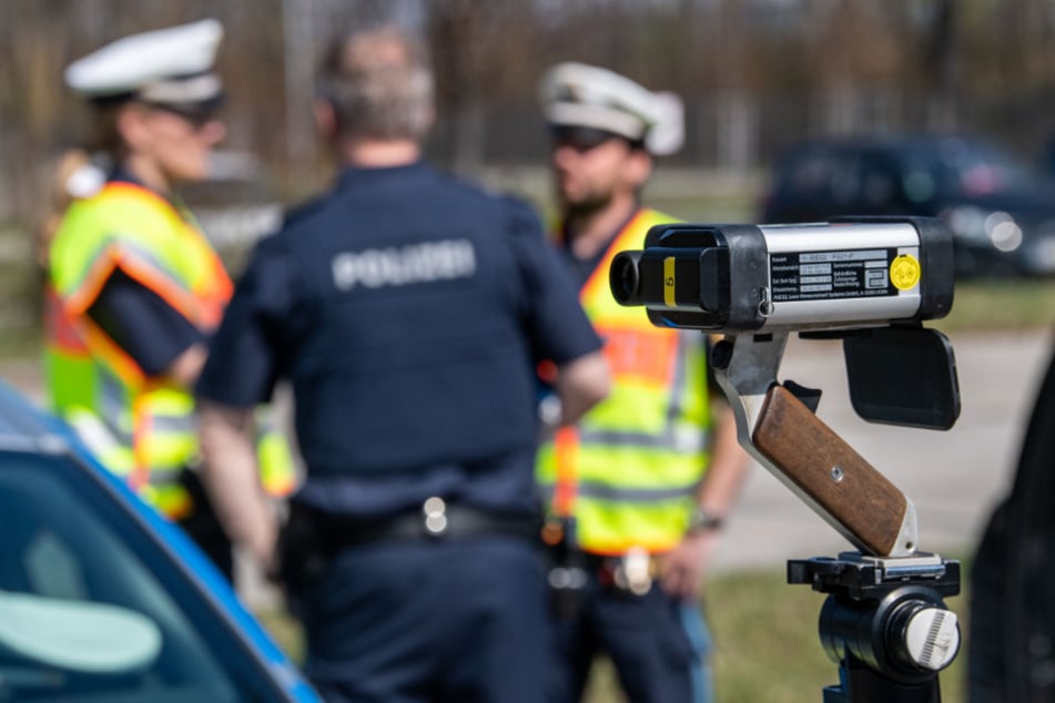 Die Polizei hatte den Sportwagen mit über 250 km/h gemessen. (Symbolbild)