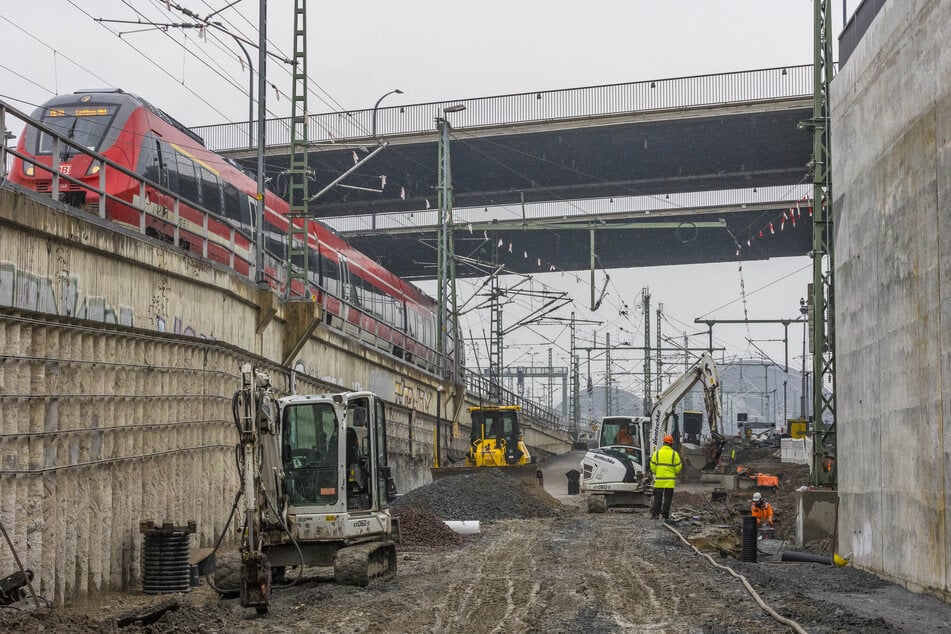 Noch bis November 2026 wird zwischen Dresden-Hauptbahnhof und Dresden-Plauen gewerkelt. Die Züge der Mitteldeutschen Regiobahn (MRB) fahren dafür den Neustädter Bahnhof an - eigentlich.