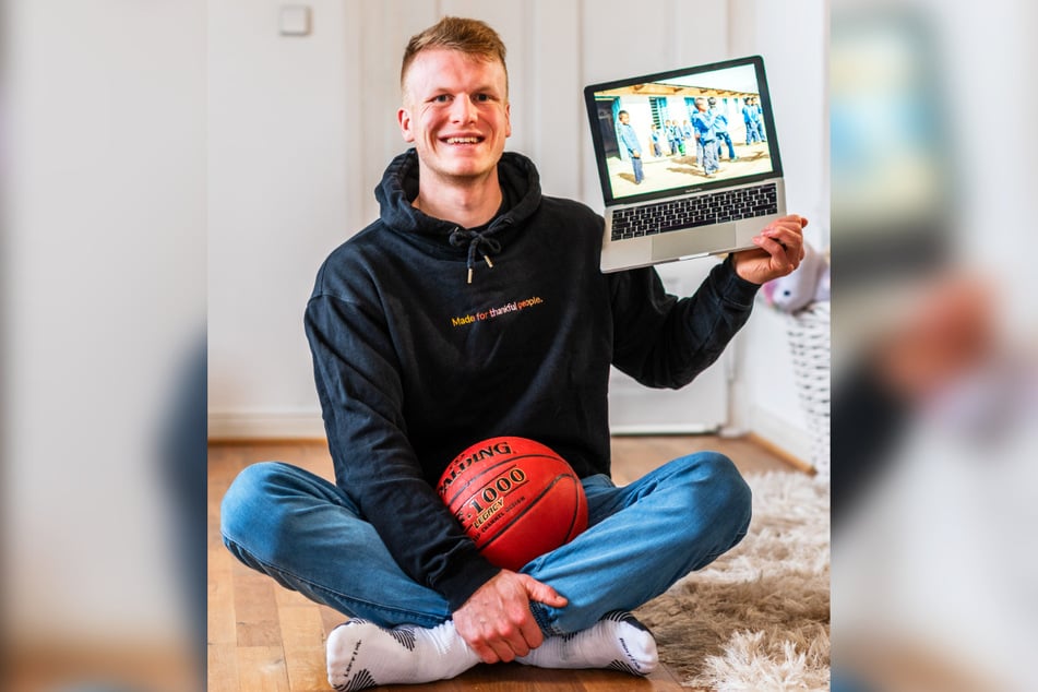 Basketball-Profi Luis Figge (23) verkauft seine eigene Kleidungsmarke ("thnkfl") und engagiert sich für Kinder in Nepal.