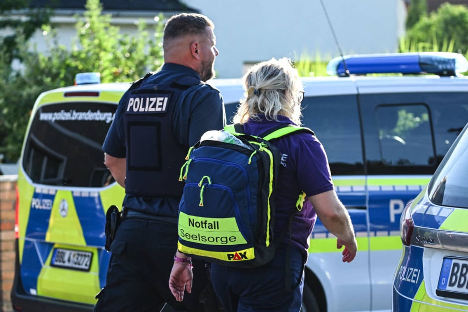 Schüler und Angehörige werden auf dem Campus von Notfallseelsorgern betreut.