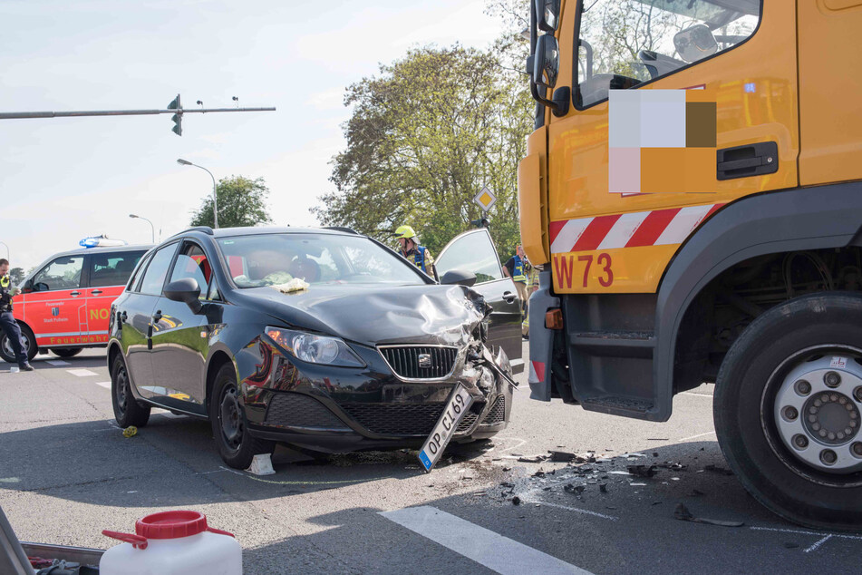An einer Kreuzung in Pulheim kam es zu einem schweren Unfall.
