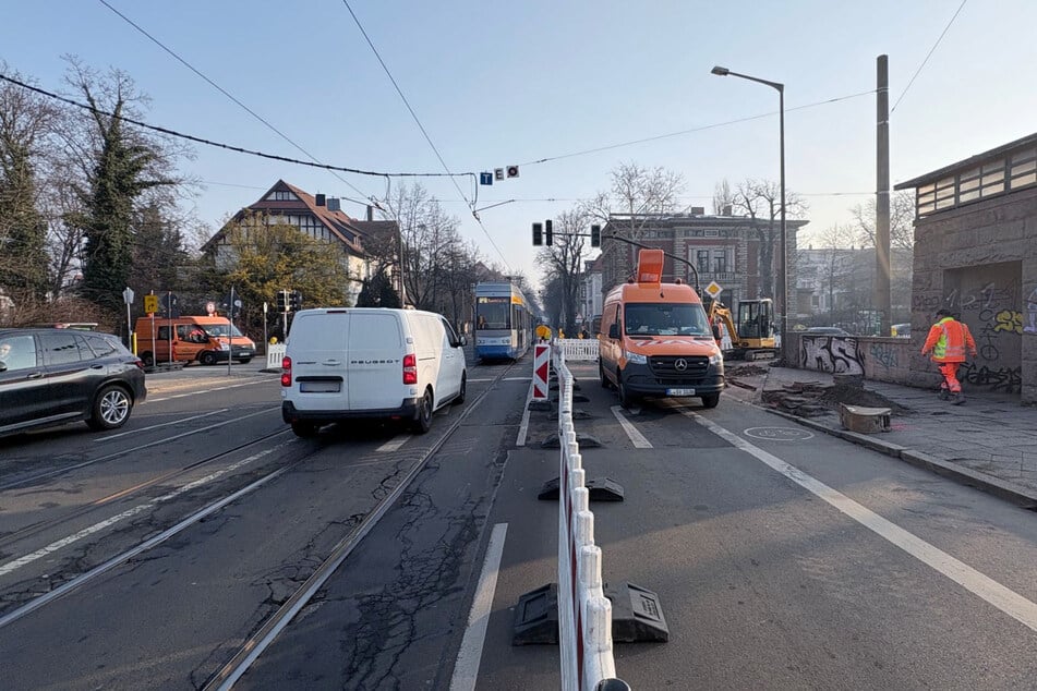 Dazu wurde die Rechtsabbiegespur für Autos vorübergehend gesperrt.