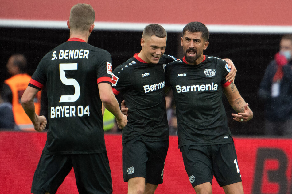 Erzielte ein Bogenlampen-Wundertor: Kerem Demirbay (r., hier neben dem jüngsten Bundesliga-Torschützen Florian Wirtz).