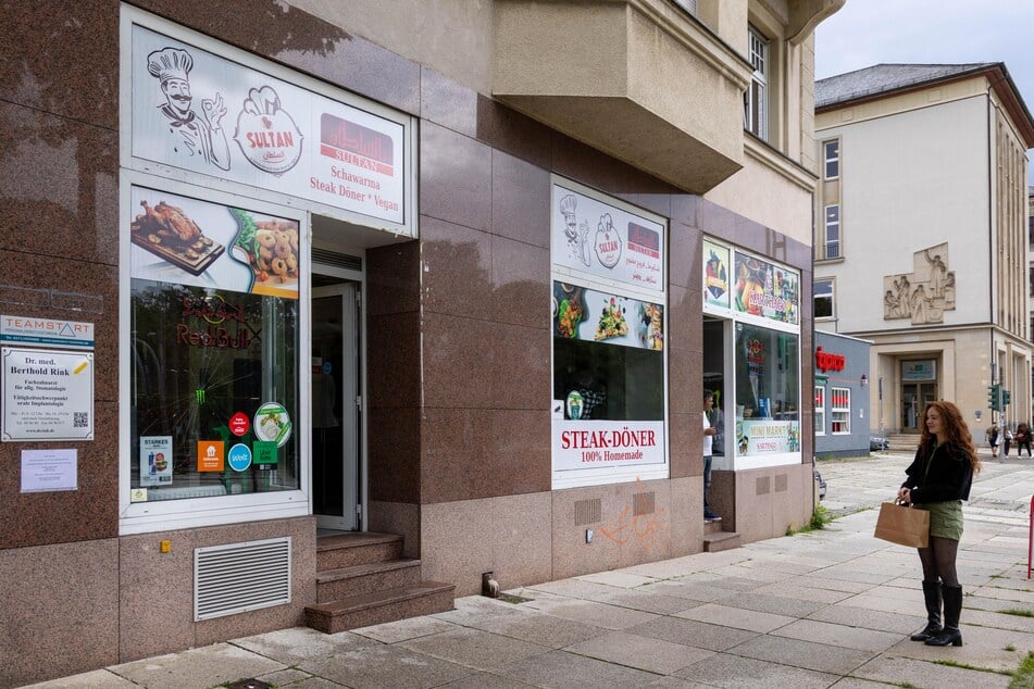 Das "Sultan Bistro" auf der Straße der Nationen 70 bietet den ersten veganen Döner der Stadt.