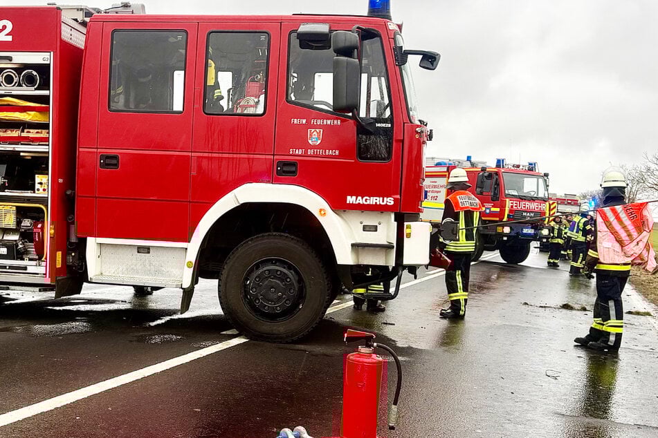 Die Feuerwehrkräfte hatten alle Hände voll zu tun.