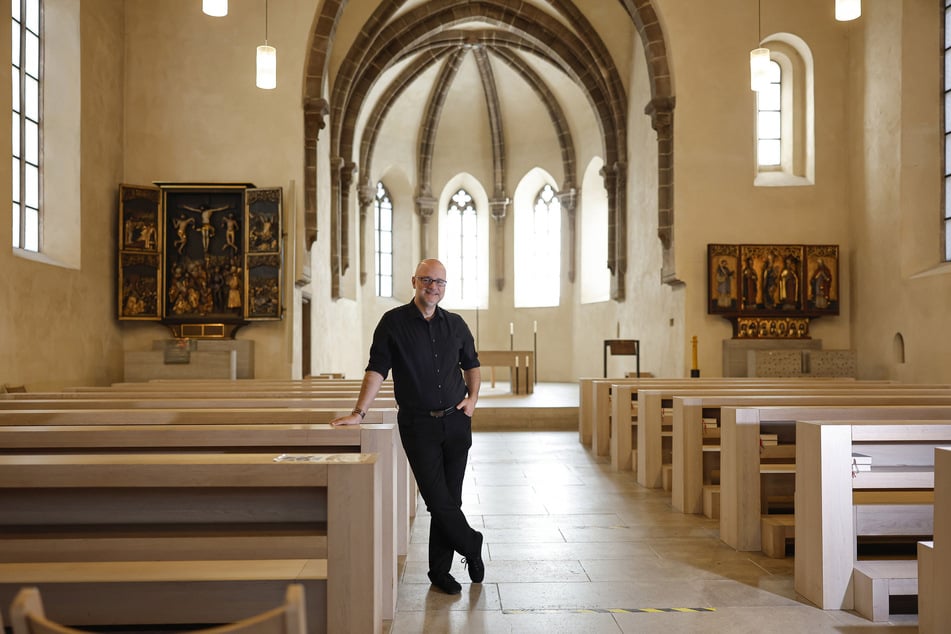 "Exit?" heißt das Gesprächsangebot von Ansgar Wiedenhaus in der offenen Kirche St. Klara in Nürnberg.