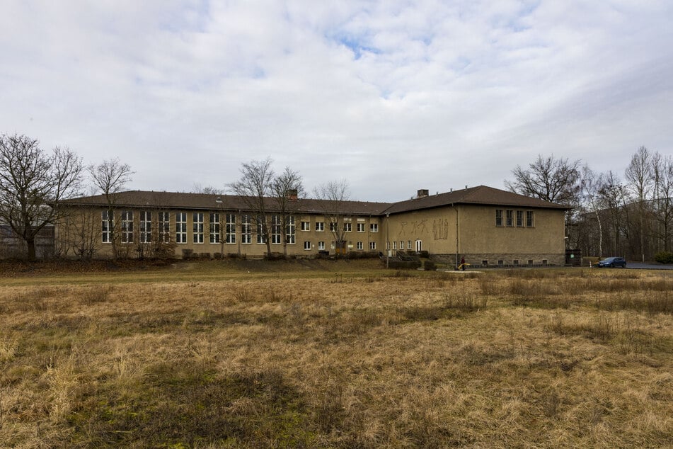 Wird die Schwimmhalle Klotzsche (Baujahr 1935) zeitnah saniert, könnte sie laut Verwaltung noch zehn Jahre genutzt werden.