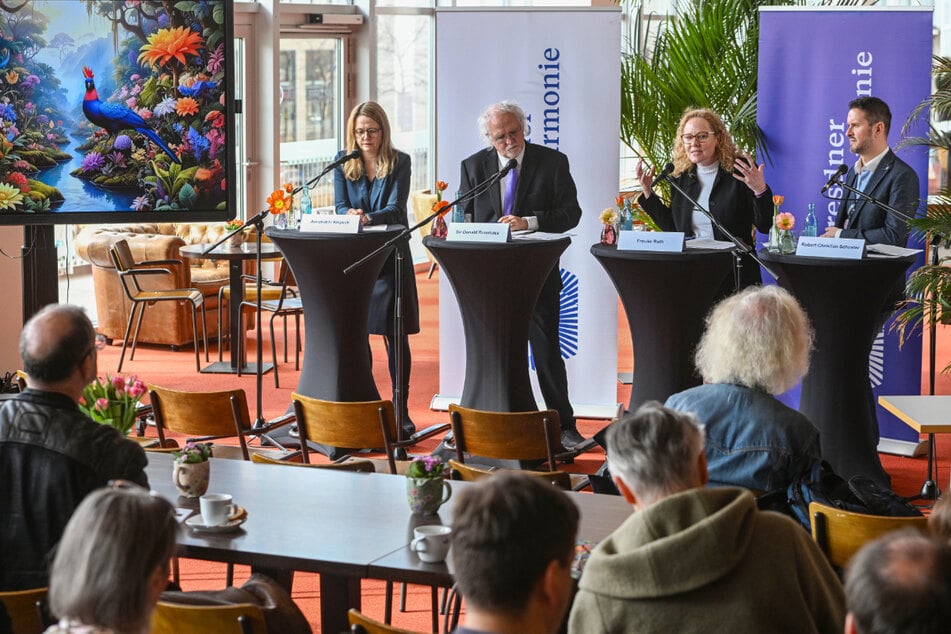 Die Verantwortlichen versprachen eine spannende neue Saison im Kulturpalast.