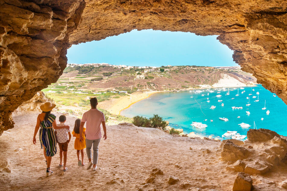 Die Tal-Mixta Höhle ist ein beliebter Aussichtspunkt auf Gozo.