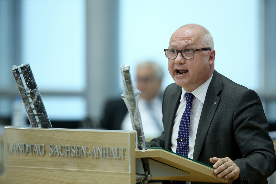 Fraktionschef Oliver Kirchner (54, AfD) bei der Debatte im Magdeburger Landtag.