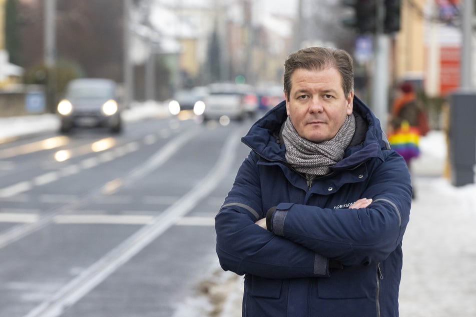 Für "Zum Gerücht"-Chef und Stadtrat Matteo Böhme (43, Team Zastrow) besonders empörend: "Selbst um Mitternacht wird die Ampel nicht ausgestellt. Allgemein sollte unbedingt die Schaltung überprüft werden."