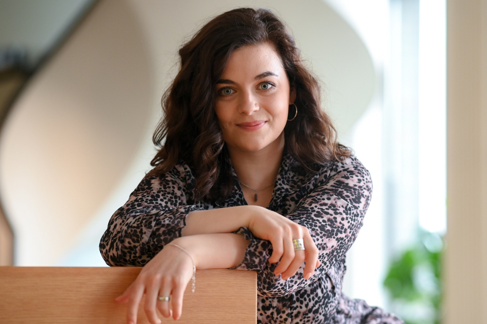 Ronja Forcher spielt bei "Der Bergdoktor" die Tochter von Protagonist Martin Gruber (gespielt von Hans Sigl).