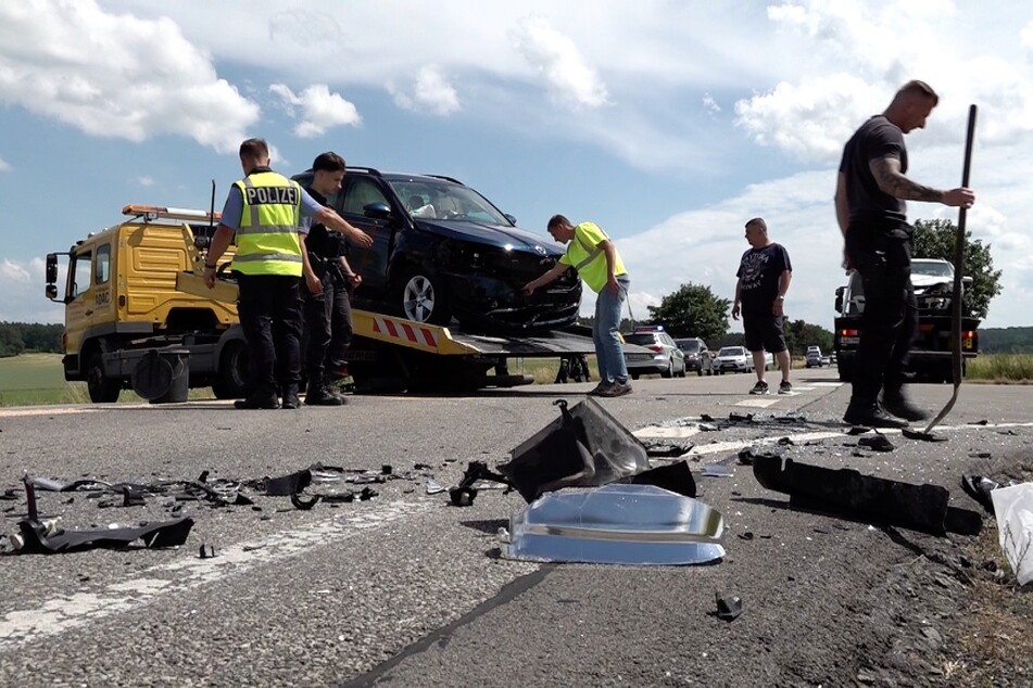 Während der Bergungsarbeiten kam es auf der B71 zu Sperrungen und Staus.