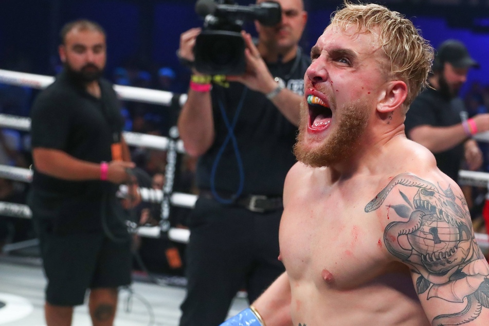 Jake Paul shocks the boxing world with a split decision win over Woodley!