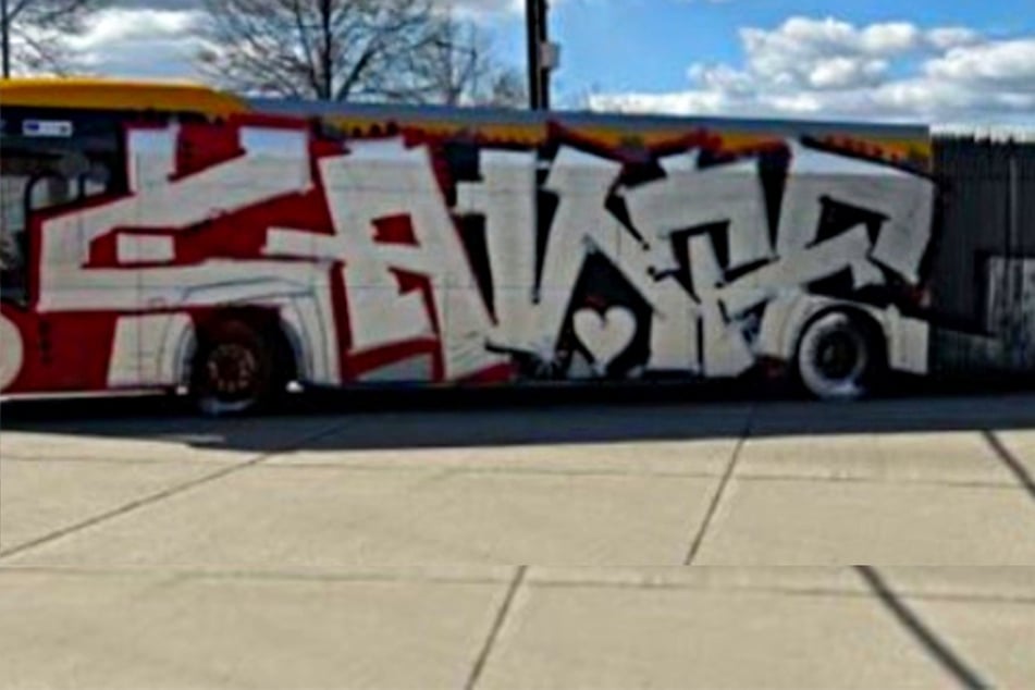 Leipzig: Zehntausende Euro Schaden und Schmierereien in ganz Leipzig: Polizei findet Täter im Netz