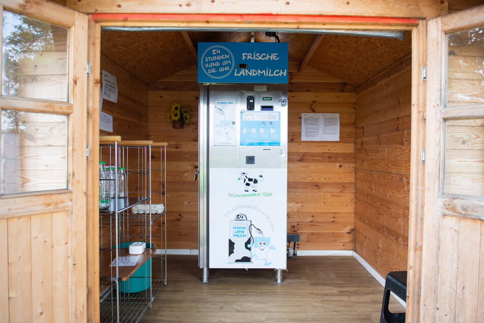 Unbekannte brachen einen Milchautomat in Chemnitz auf und verschwanden mit einer Geldkassette (Symbolbild).