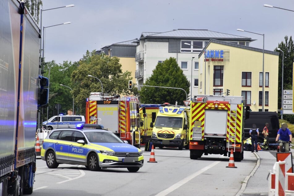 Ein Großaufgebot von Feuerwehr und Polizei war vor Ort im Einsatz.