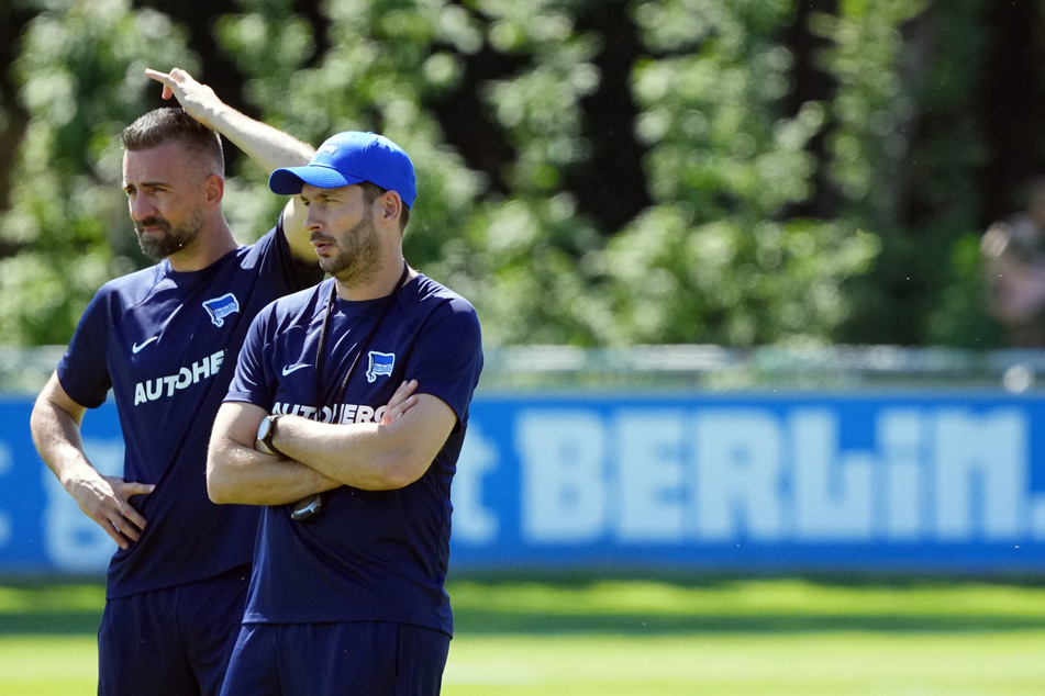 Sandro Schwarz (43, r.) wird ganz genau hinschauen, wie gut Davie Selke (27) bei Hertha BSC performt.