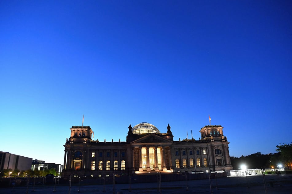 Sicht auf den Bundestag am frühen Morgen.