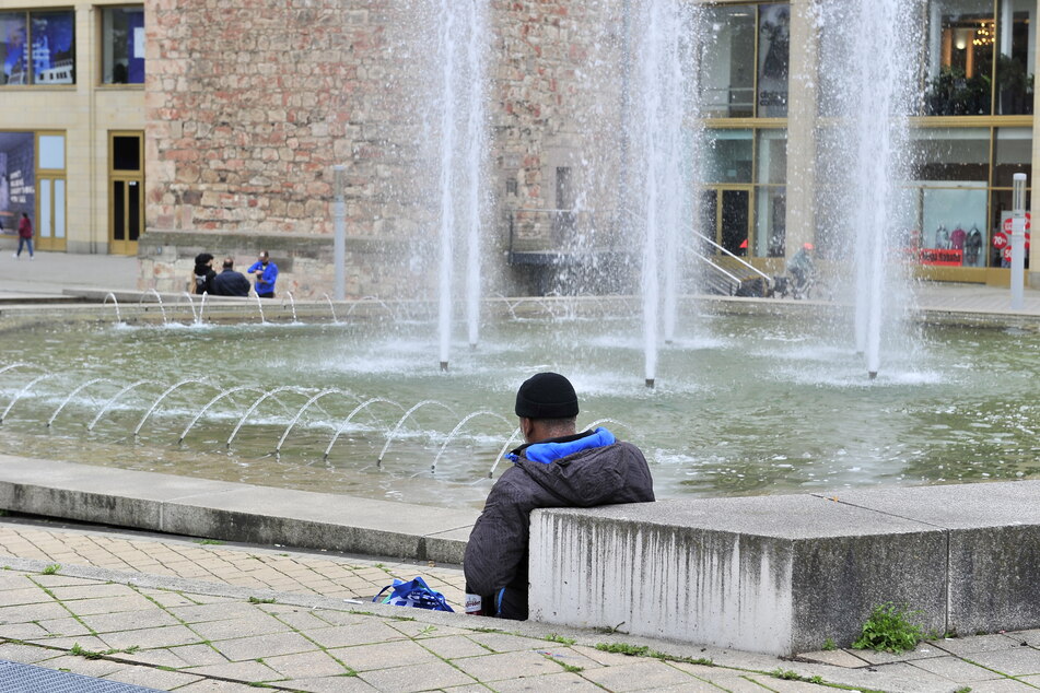 Das Areal hinter dem Stadthallenbrunnen bietet wenig Aufenthaltsqualität.