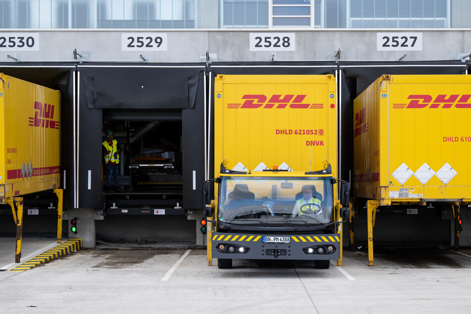 In Paketzentren wie hier in Aschheim soll die Arbeit niedergelegt werden.