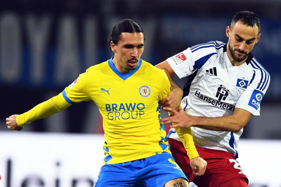 Verteidiger Lucas Perrin (26, r.) verlässt den HSV nach nur einem Jahr wieder. (Archivfoto)