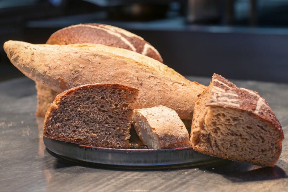 Von hell bis dunkel, von würzig bis süß: Sauerteigbrote überraschen mit großer Vielfalt.