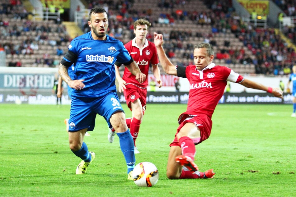 Von 2013 bis 2016 absolvierte Chris Löwe (33, r.), hier gegen Paderborns Süleyman Koc, 32, l.), 99 Spiele für den 1. FC Kaiserslautern. 24 davon als Kapitän.