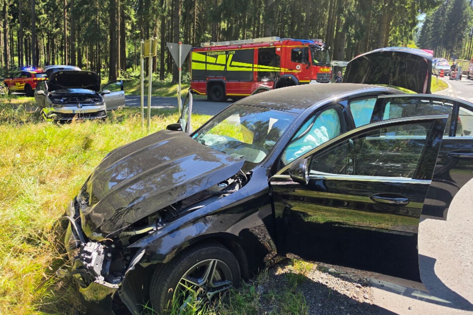 Fünf Personen wurden bei dem Unfall verletzt.