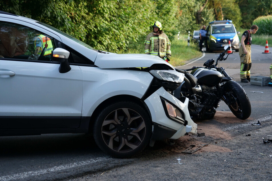 Auf der S7 bei Rackwitz ist es am Montagabend zu einem Unfall zwischen einem Ford und einem Motorrad gekommen.