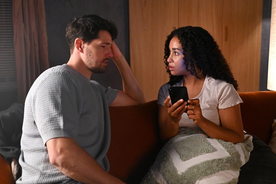 Jan und Imani lernen sich kennen.