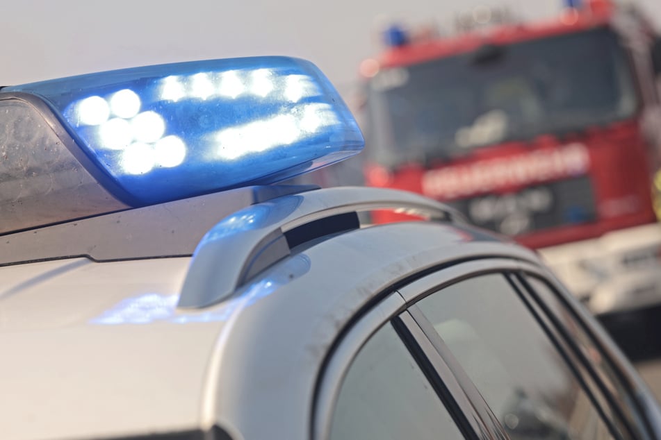 Polizisten konnten den Mann noch reanimieren, kurze Zeit später starb er aber. (Symbolbild)