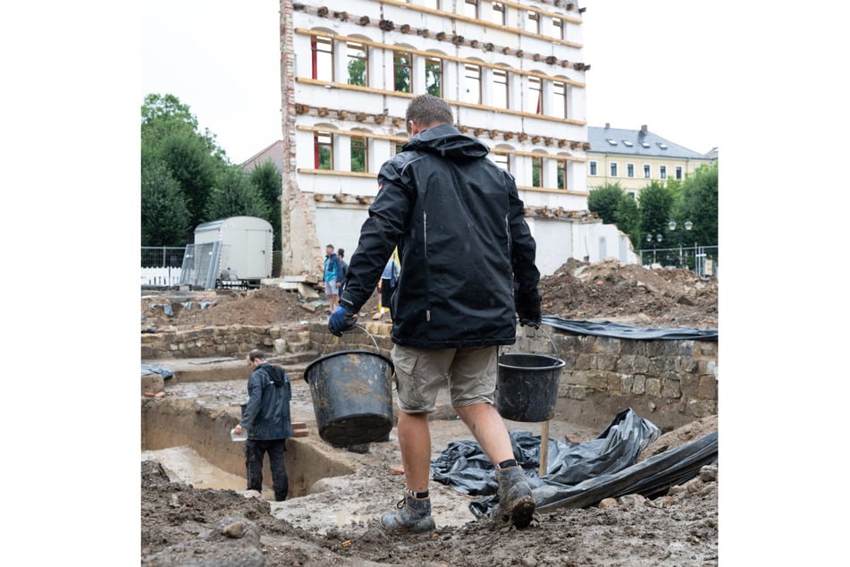 Die Baustelle liegt im archäologisch relevanten Bereich der Dohnaischen Vorstadt.