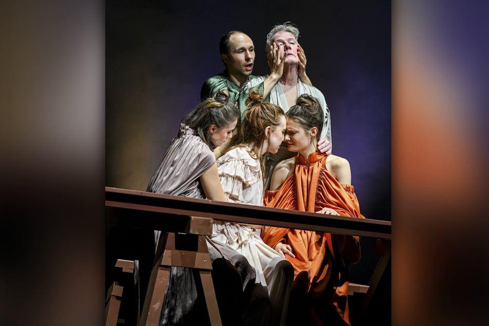 Versuchen, ihre Träume zu sortieren (v.l.): Henriette Hölzel, Marin Blülle, Nihan Kirmanoğlu, Torsten Ranft, Sarah Schmidt.