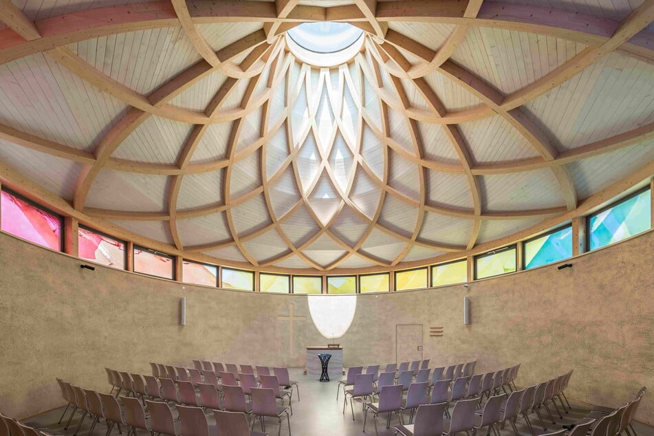 Das neue Gotteshaus der Neuapostolischen Kirche in Taucha ist eine Augenweide. Der Kirchensaal bietet Platz für etwa 120 Gläubige und Besucher.