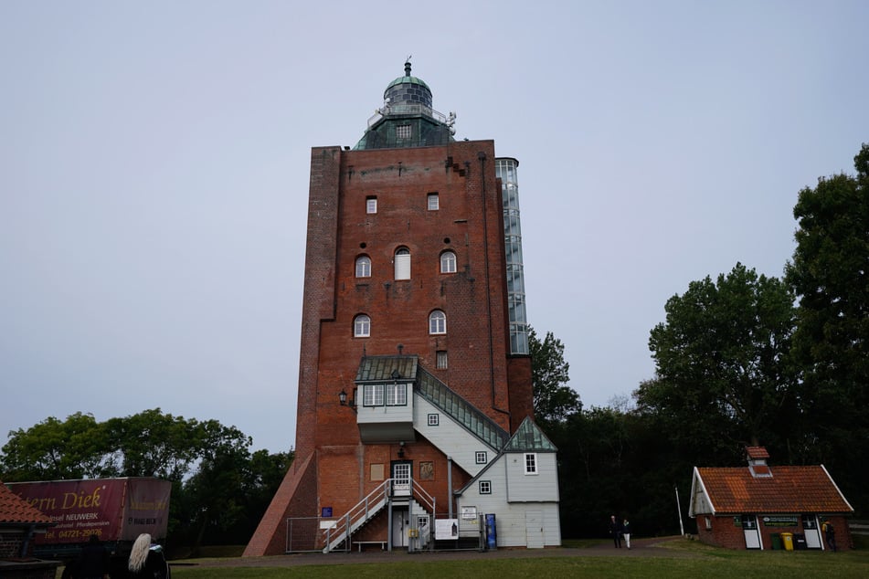 Der etwa 23 Meter hohe Leuchtturm auf Neuwerk soll für 22 Millionen Euro saniert werden.