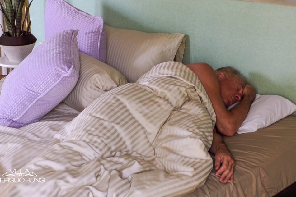 Ronald Schill (66) pfeift lieber auf die Gewinnsumme und gönnt sich regelmäßig Nächte im "Masterbedroom".