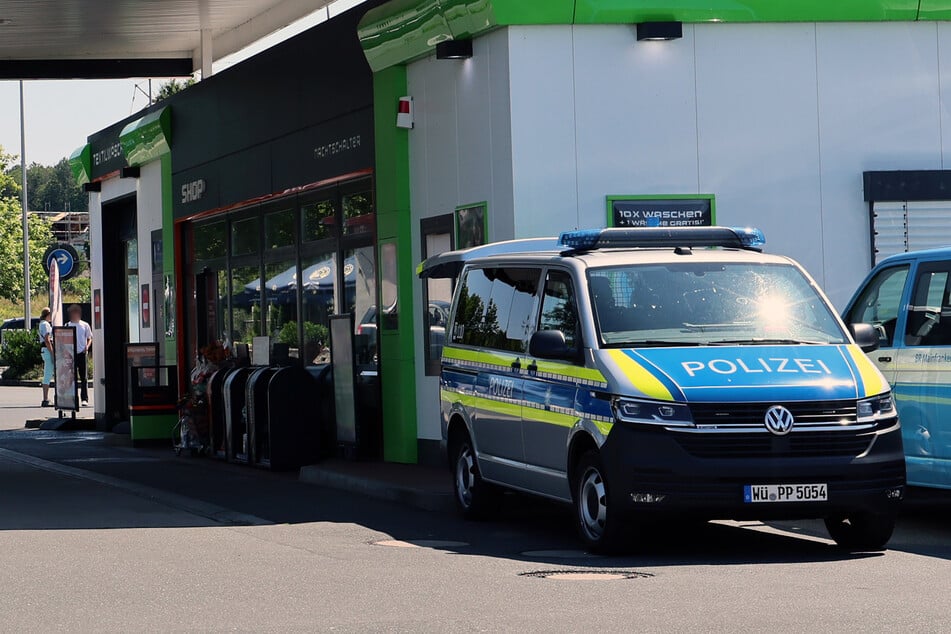 Ein Rasthof an der A2 in Sachsen-Anhalt wurde zum Ziel von randalierenden Fußballfans. (Symbolbild)