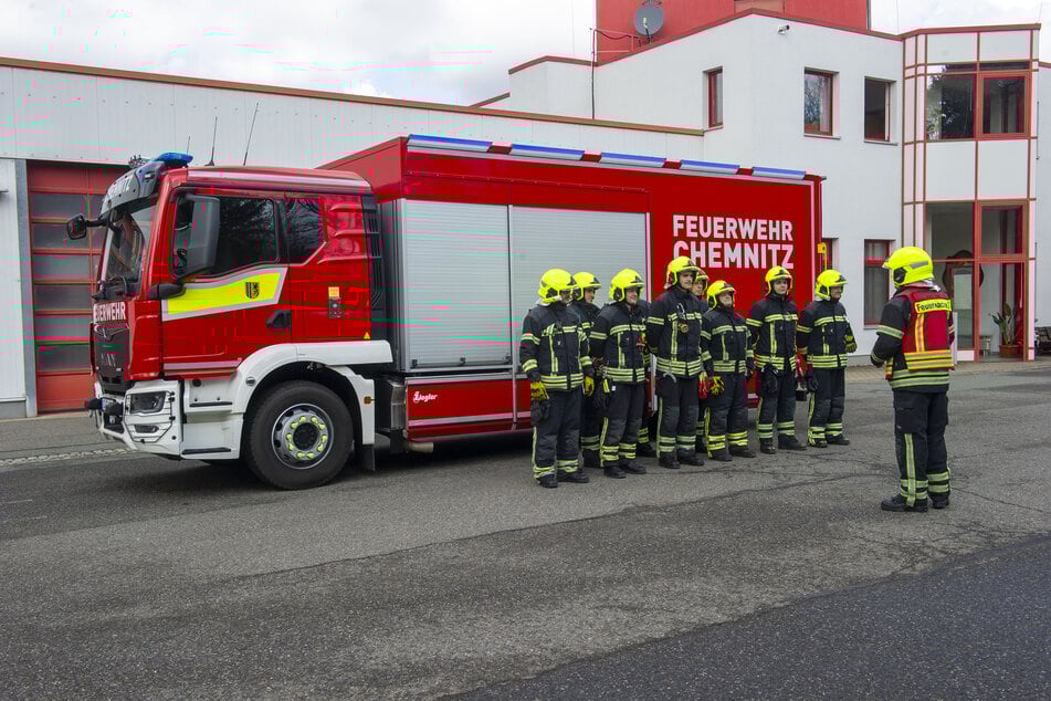 Die Kameraden der Feuerwache 3 führten gestern eine Schau-Übung mit dem neuen Gerätewagen durch.