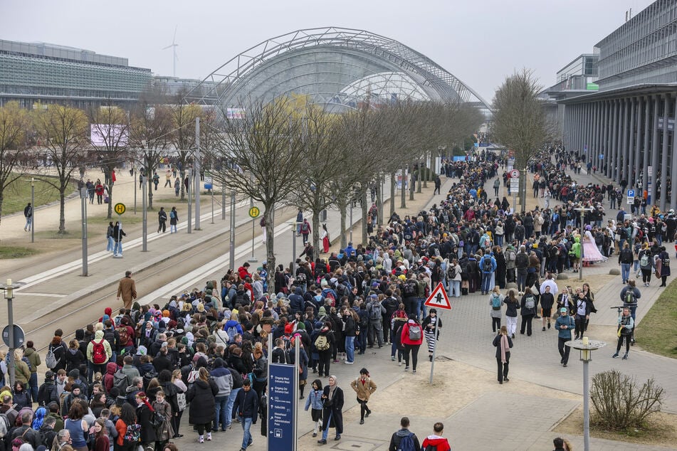 2025 herrschte am Buchmesse-Samstag Einlass-Chaos.