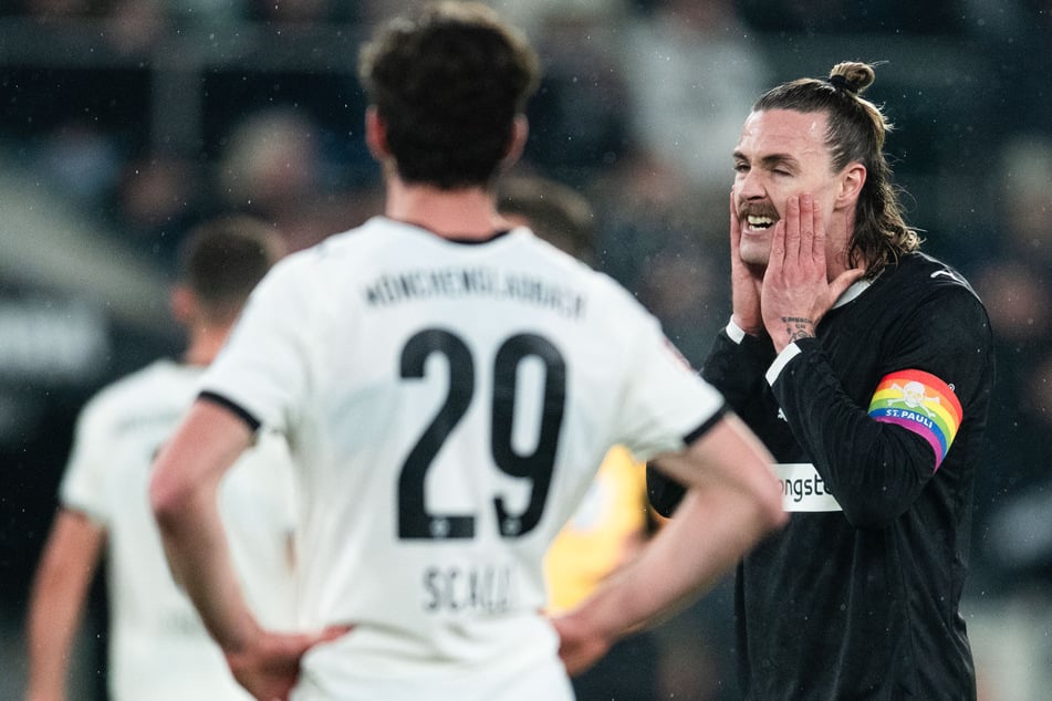 St. Paulis Kapitän Jackson Irvine (33) redete nach der Niederlage Klartext.