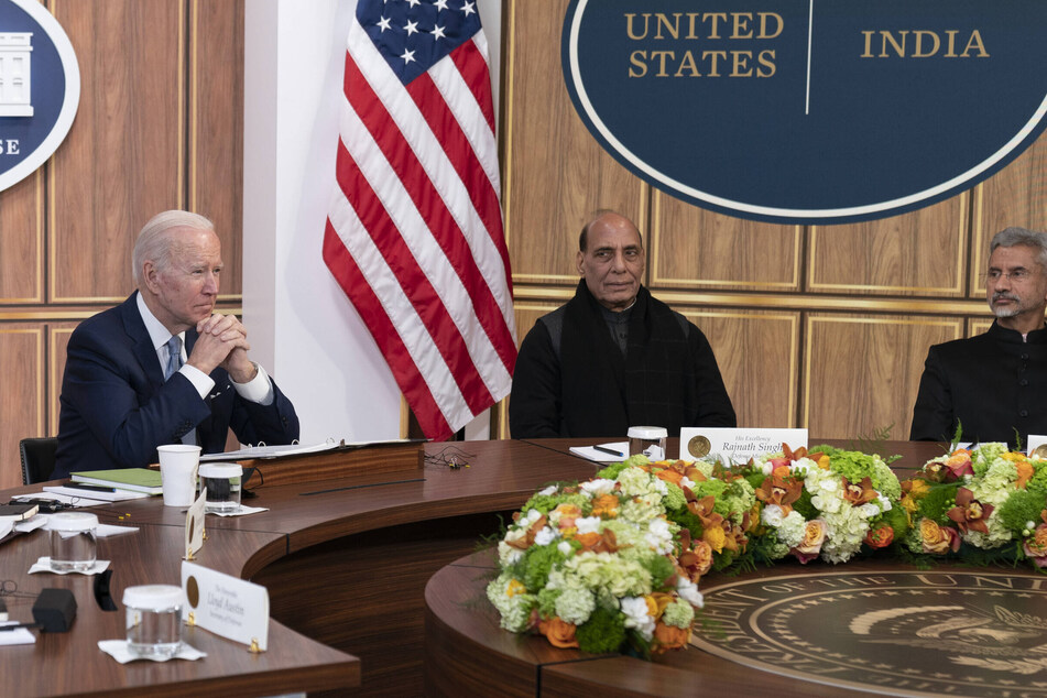US President Joe Biden's (l.) suggestion that India is xenophobic was rejected by the country's foreign mister, Subrahmanyam Jaishankar (r.).
