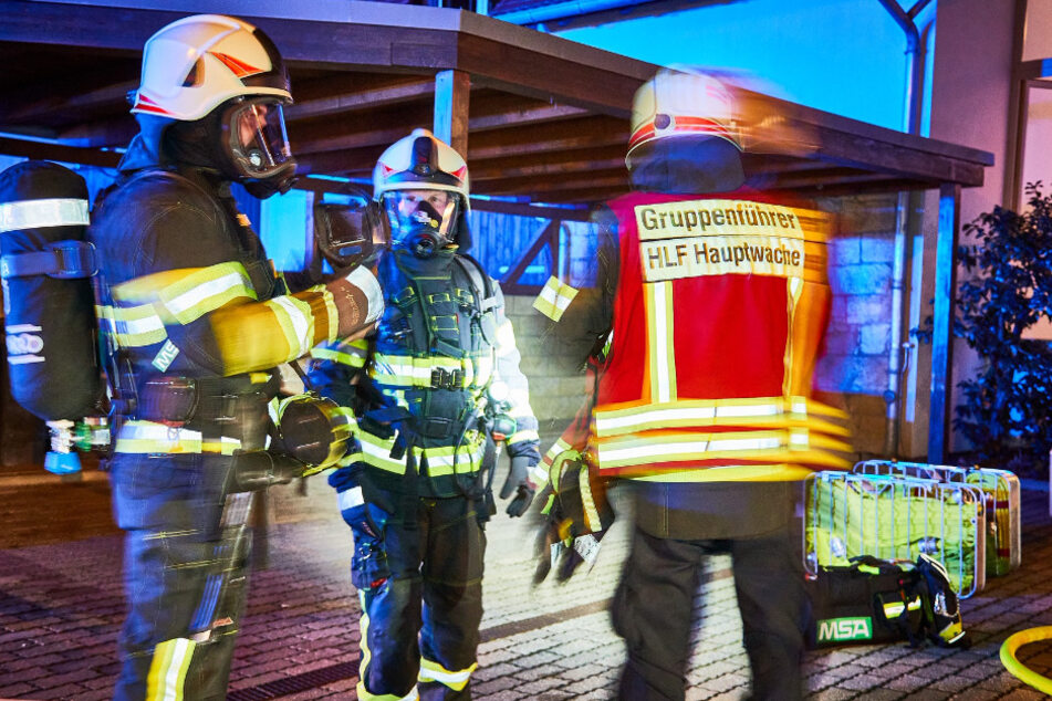 Die Einsatzkräfte waren schnell vor Ort und versuchten den Brand zu löschen.