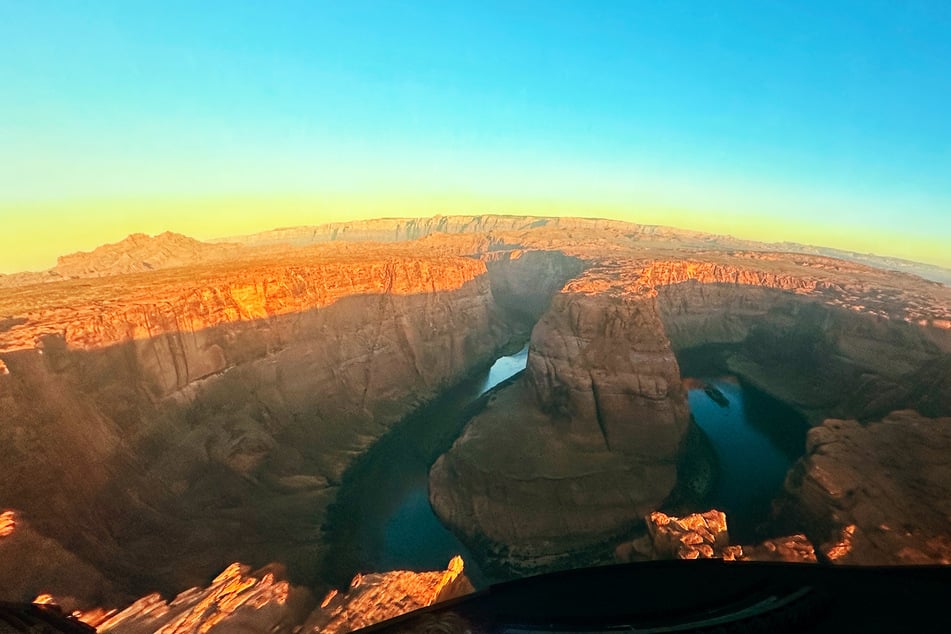 Als würde man über Horseshoe Bend im US-Bundesstaat Arizona fliegen, kommt es einem im Film "Postcard from Earth" vor.