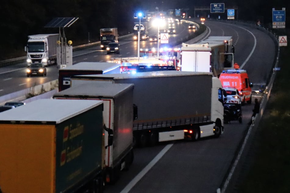 Auf der Autobahn staut es sich in Richtung Mannheim. Es kommt zur Sperrung.