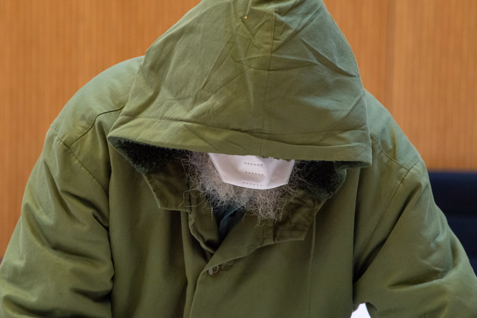 Opa wegen hundertfachem Missbrauch vor Gericht, weitere Details schockieren