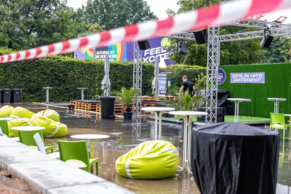 Zahlreiche Bereiche der Anlage stehen komplett unter Wasser.
