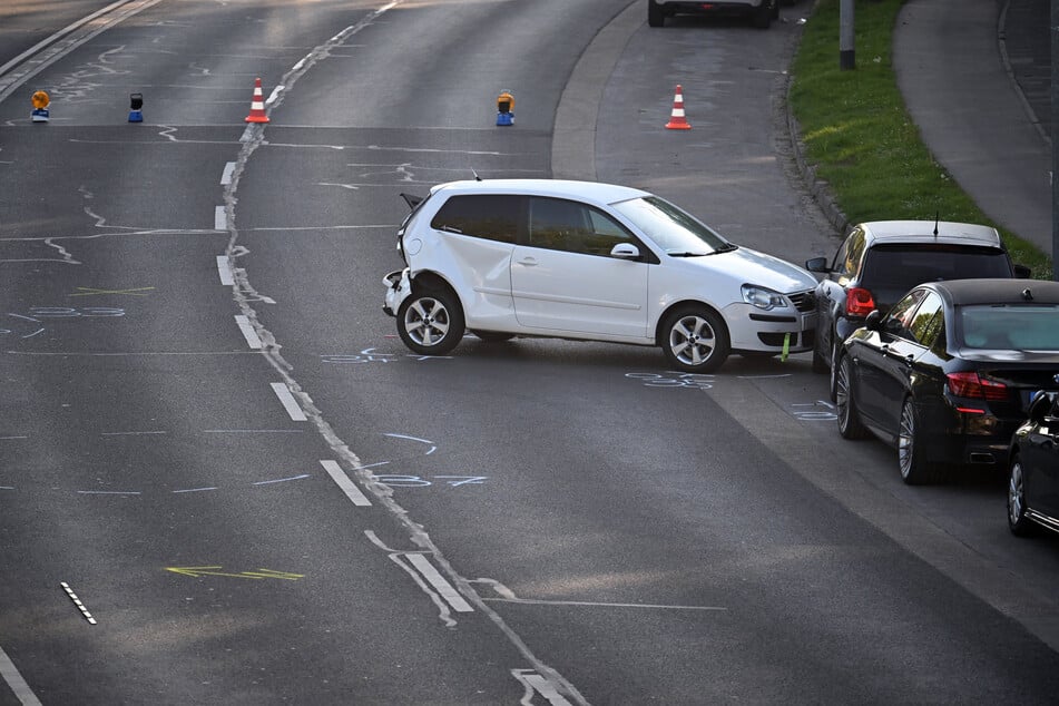 Die Polizei sicherte über die ganze Nacht Spuren am Unfallort.