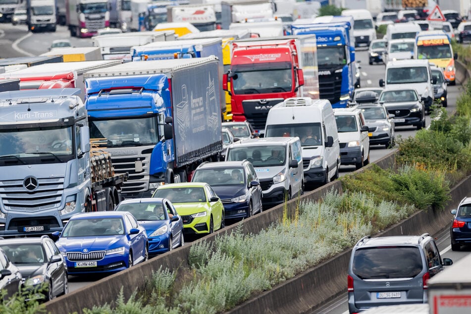 140 Kilometer Stau im Großraum Köln und NRW sorgen für Pendlerfrust: Das ist der Grund!